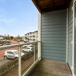 608s Two Bedroom Apartment, Terrace & Harbor View 海勒武特斯莱斯