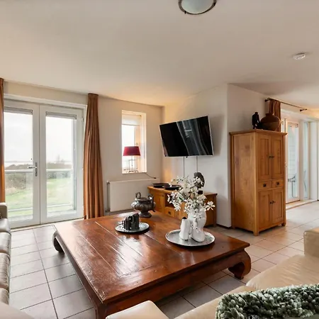 608s Two Bedroom Apartment, Terrace & Harbor View *