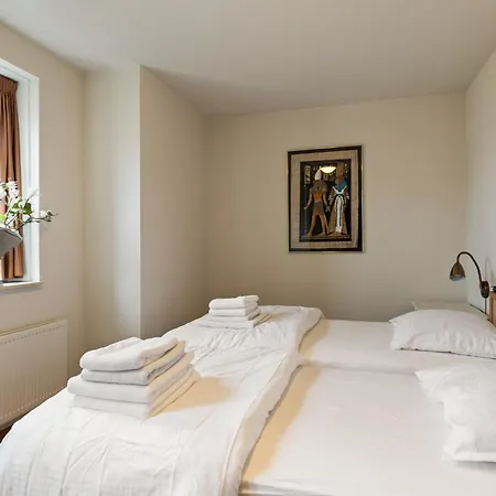 608s Two Bedroom Apartment, Terrace & Harbor View *